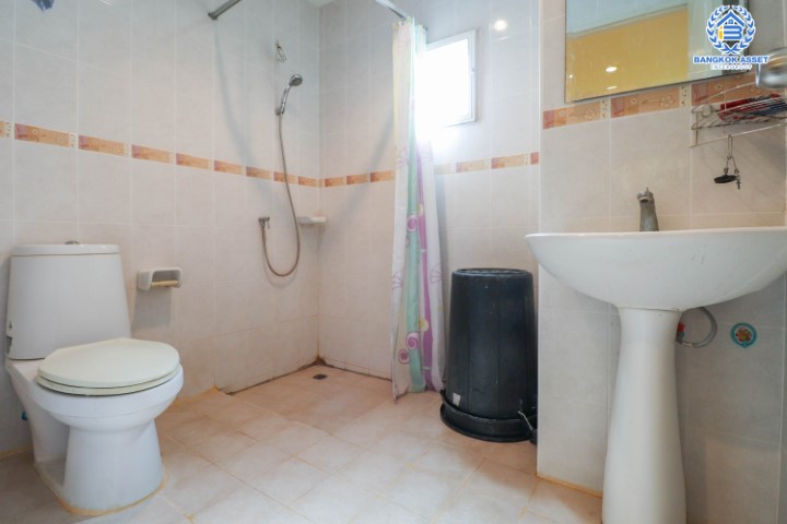 *****บ้านเดี่ยวมือสองย่านนนทบุรี ม.บางกอกการ์เด้นท์ กาญจนาภิเษก บนเนื้อที่ 51 ตร.ว. ฟังก์ชันครบจัดเต็ม 3 ห้องนอน 3 ห้องน้ำ จอดรถ 2 คัน บ้านสวยพร้อมอยู่ บรรยากาศร่มรื่น สงบ บนทำเลที่ดี เดินทางสะดวก ใกล้เซ็นทรัลเวสต์เกต และทางด่วนศรีรัช เพียงไม่กี่นาถึงถึง รถไฟฟ้าสถานี "ตลาดบางใหญ่" พร้อมราคาสุดพิเศษ!